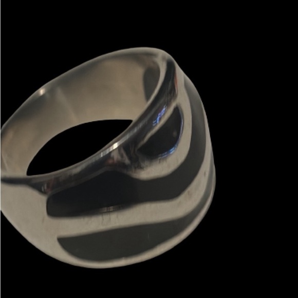 Size 8 Stainless Steel Black Adult Resin Wave Pattern Deco Style Ring - Picture 7 of 9